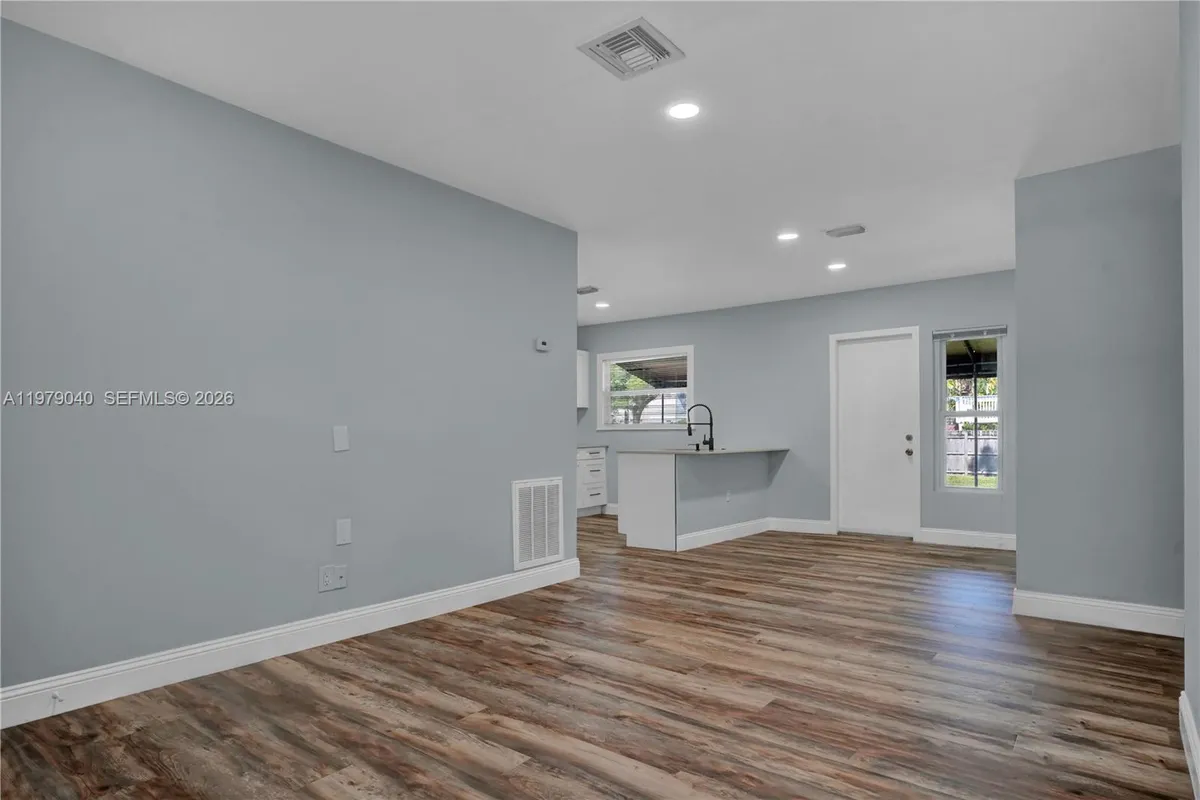 607 SW 9th St, Fort Lauderdale FL 33315