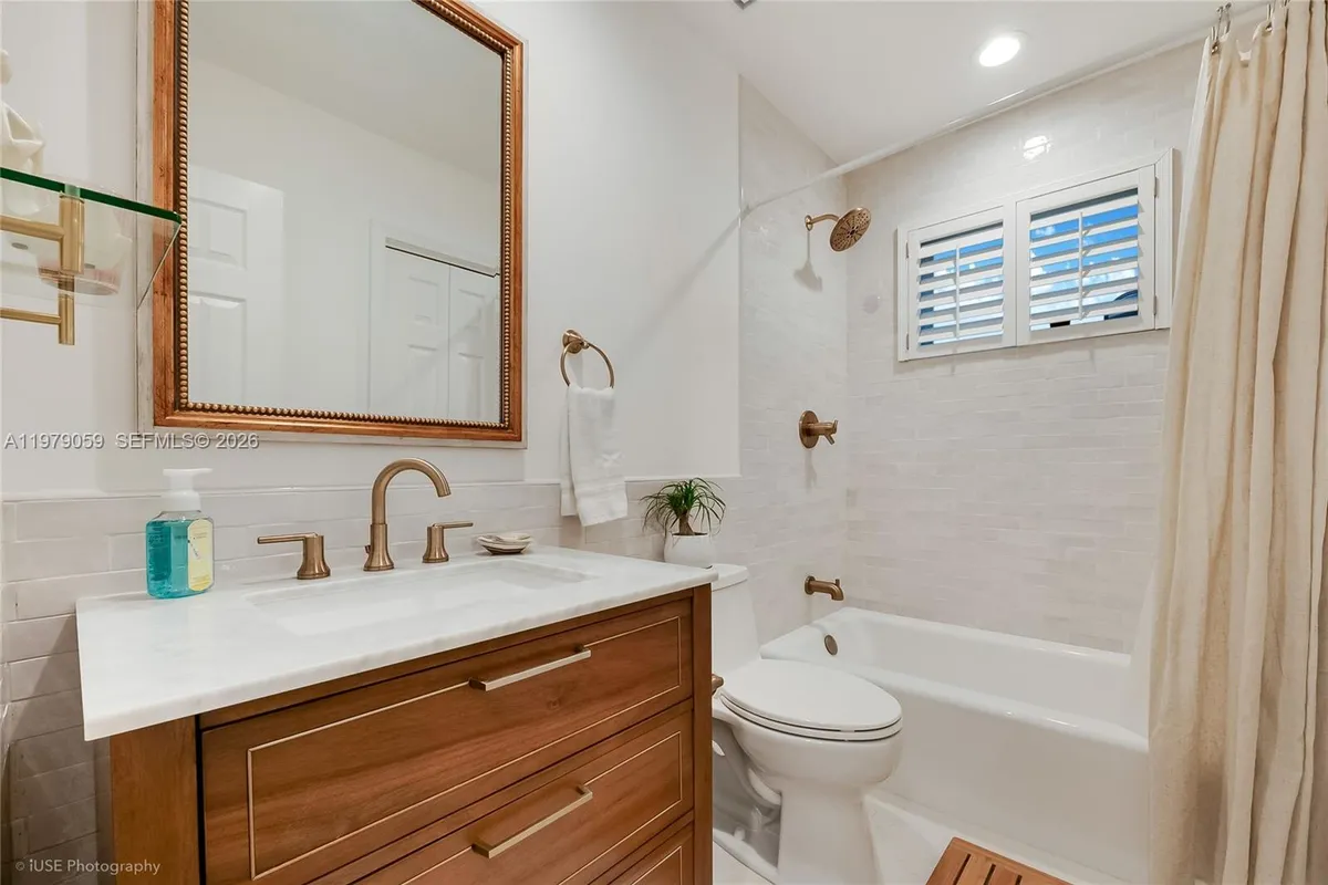 424 Sansovino Ave, Coral Gables FL 33146