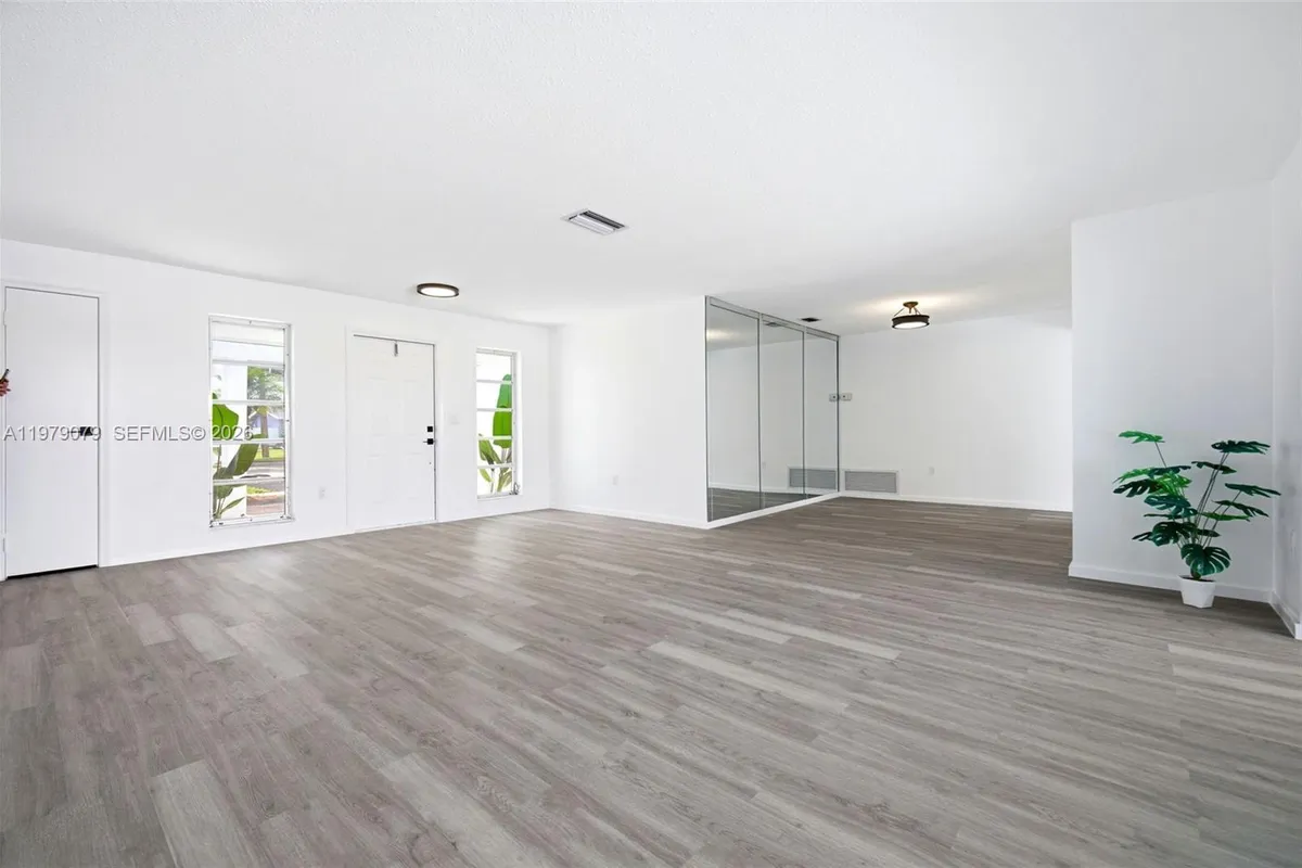 9241 Sunset Strip, Sunrise FL 33322