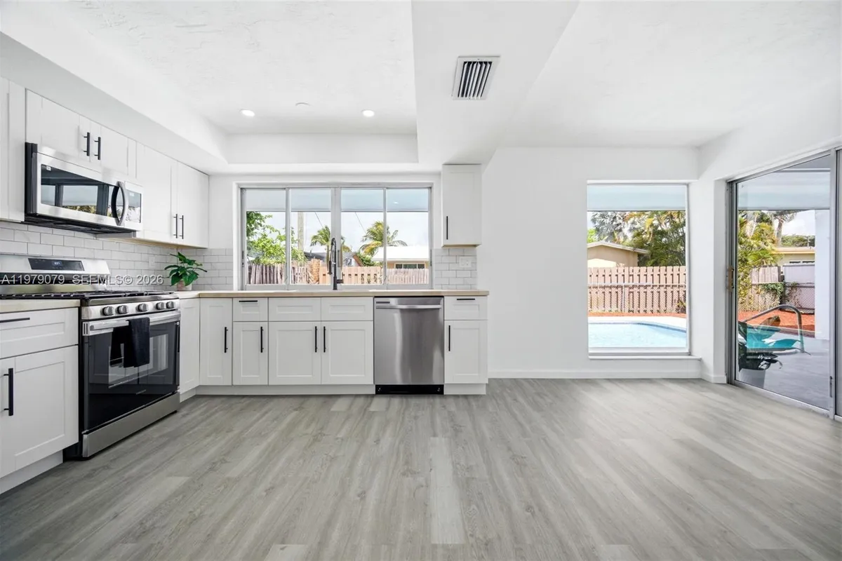 9241 Sunset Strip, Sunrise FL 33322