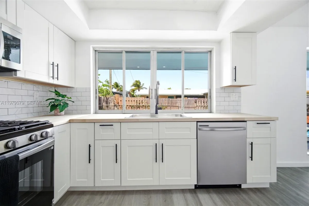 9241 Sunset Strip, Sunrise FL 33322