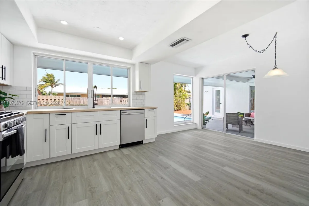 9241 Sunset Strip, Sunrise FL 33322