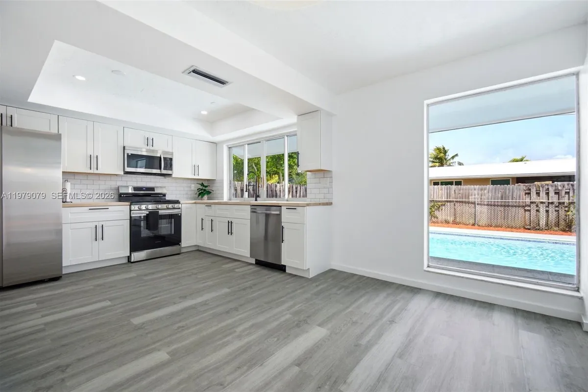 9241 Sunset Strip, Sunrise FL 33322