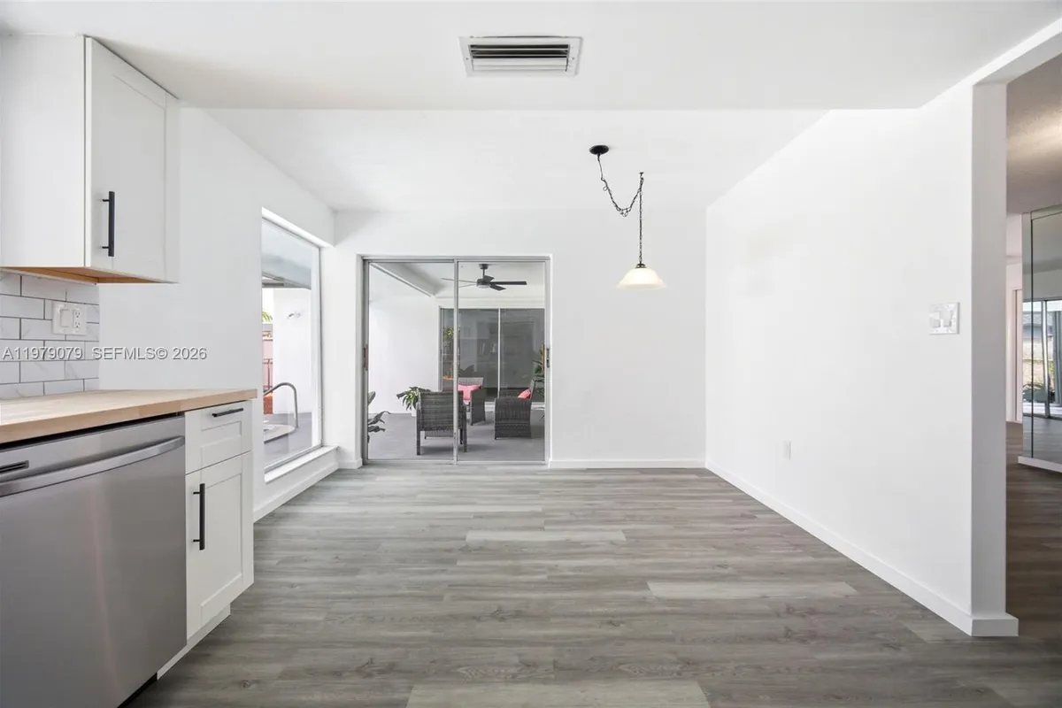 9241 Sunset Strip, Sunrise FL 33322