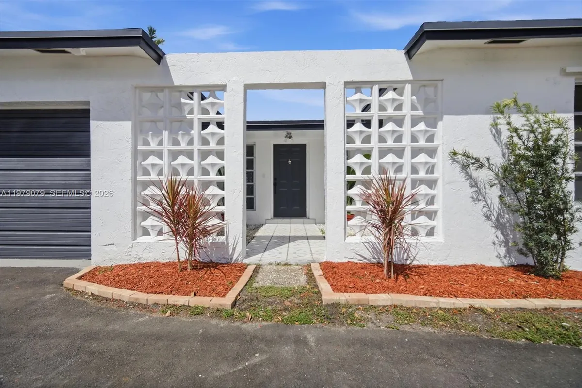 9241 Sunset Strip, Sunrise FL 33322