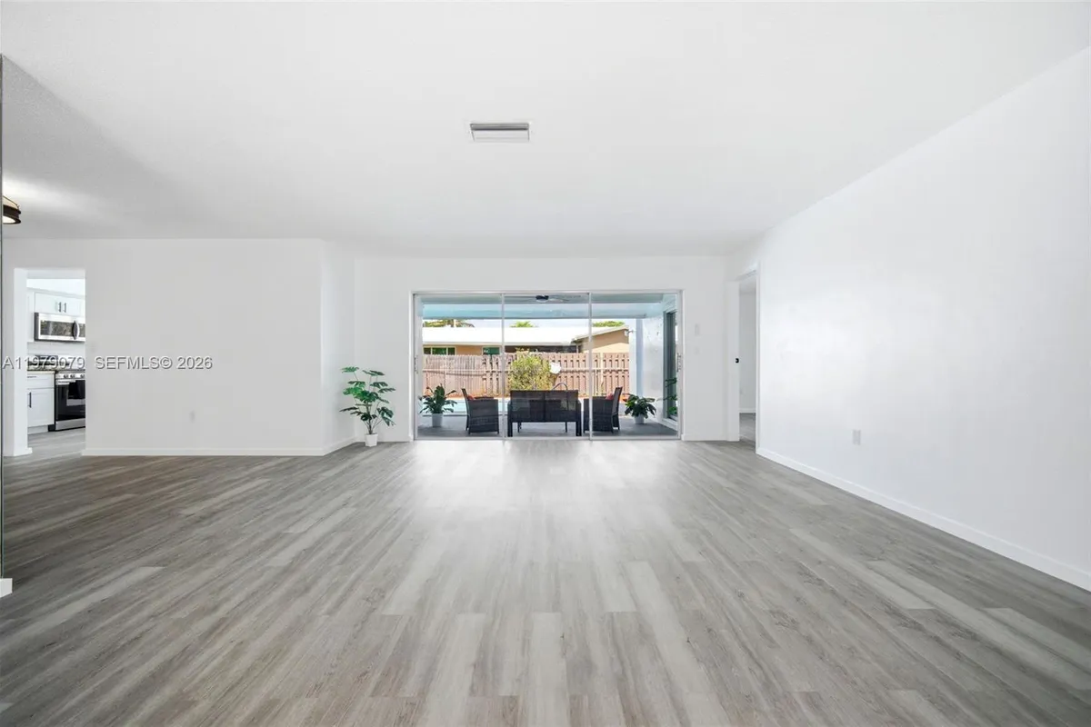 9241 Sunset Strip, Sunrise FL 33322