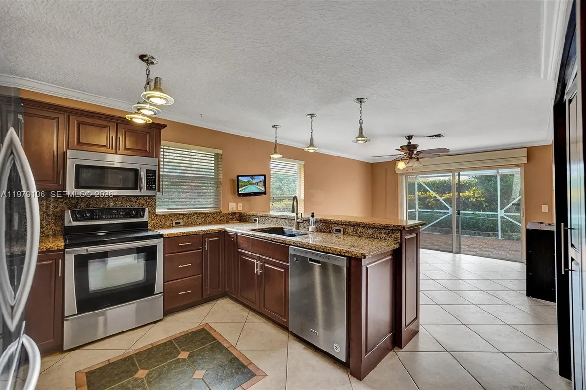 4242 NW 66th St, Coconut Creek FL 33073