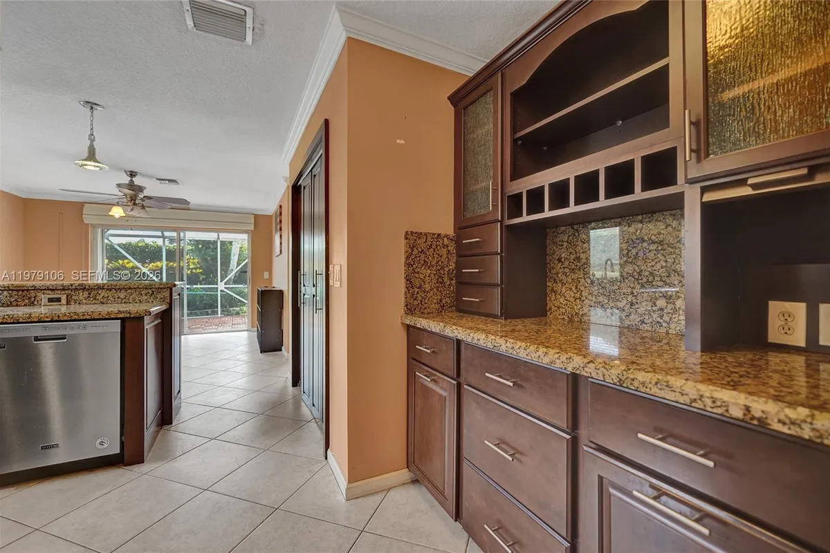 4242 NW 66th St, Coconut Creek FL 33073