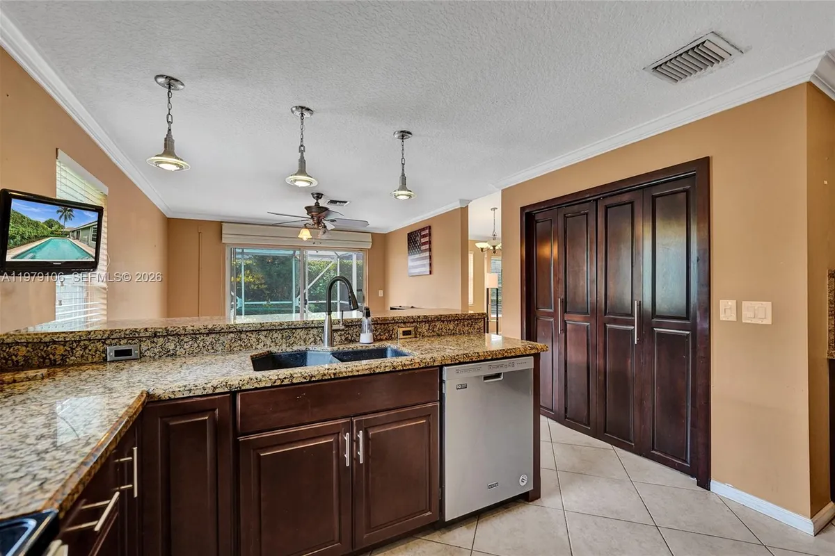 4242 NW 66th St, Coconut Creek FL 33073