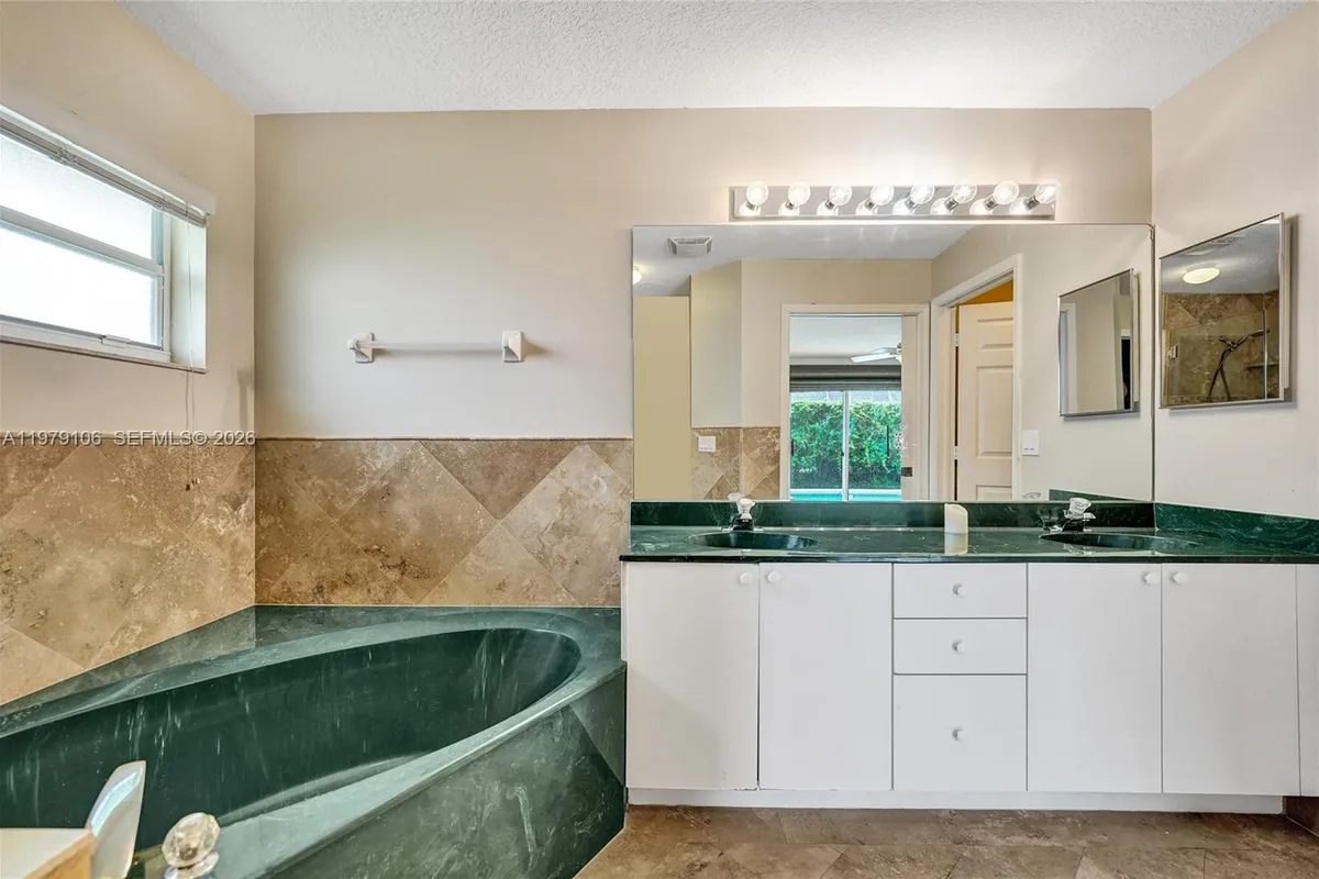 4242 NW 66th St, Coconut Creek FL 33073