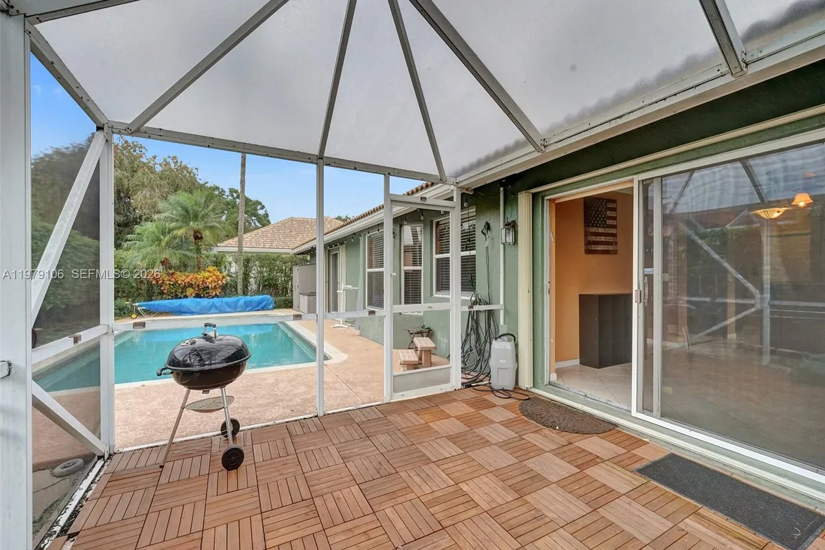 4242 NW 66th St, Coconut Creek FL 33073