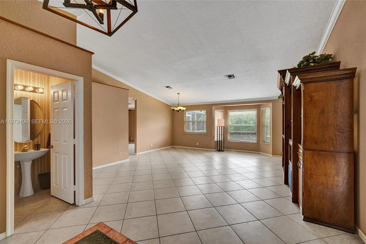 4242 NW 66th St, Coconut Creek FL 33073