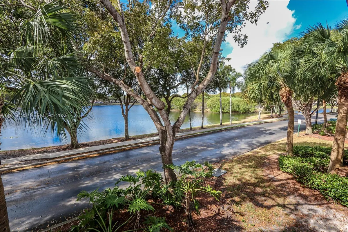 2442 Centergate Dr # 202, Miramar FL 33025