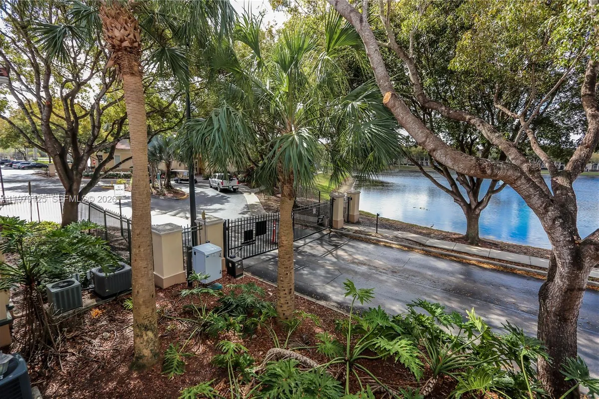 2442 Centergate Dr # 202, Miramar FL 33025