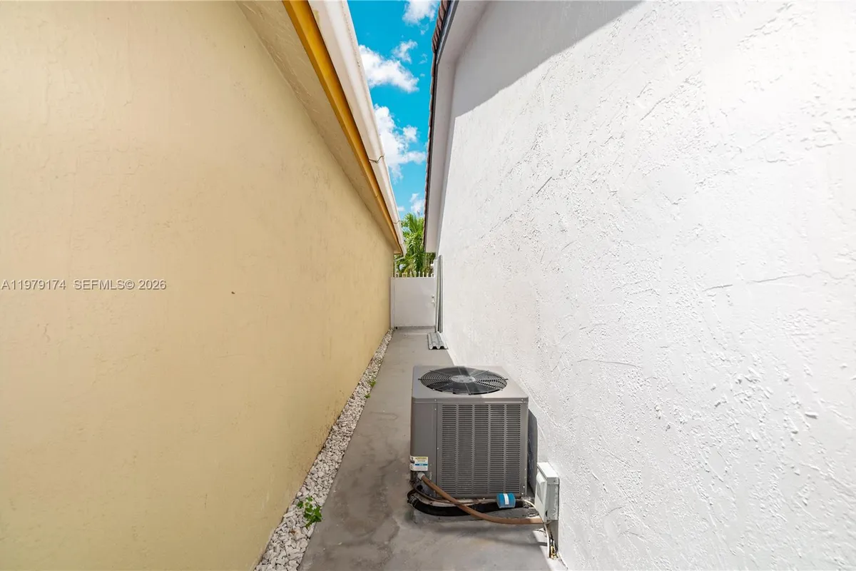 9046 NW 121st Ter # 90, Hialeah Gardens FL 33018