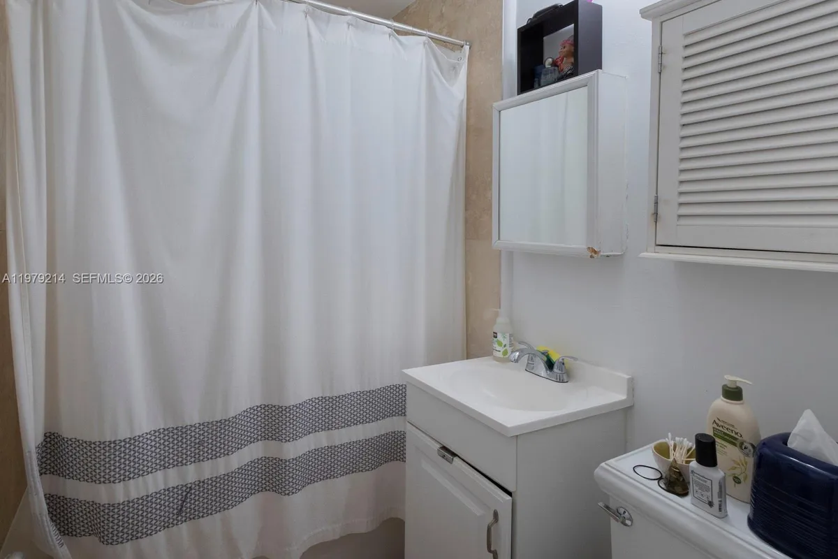 2710 SW 28th Ct, Miami FL 33133