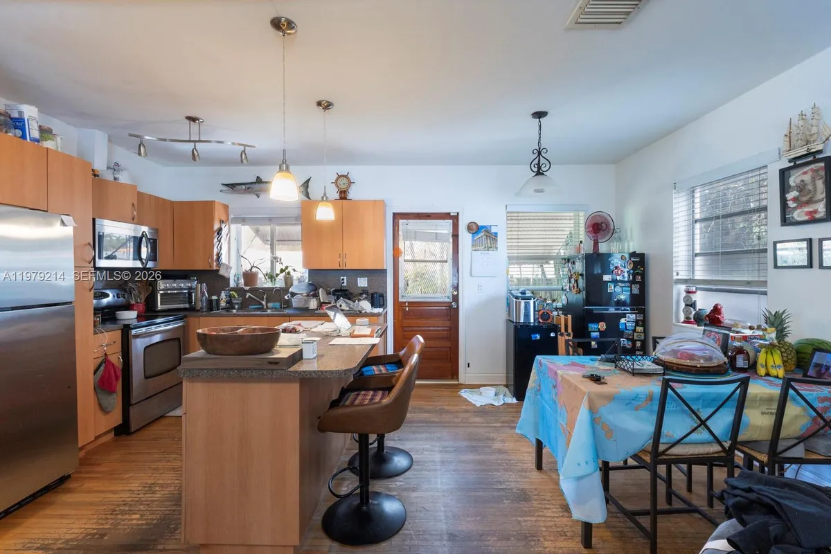 2710 SW 28th Ct, Miami FL 33133