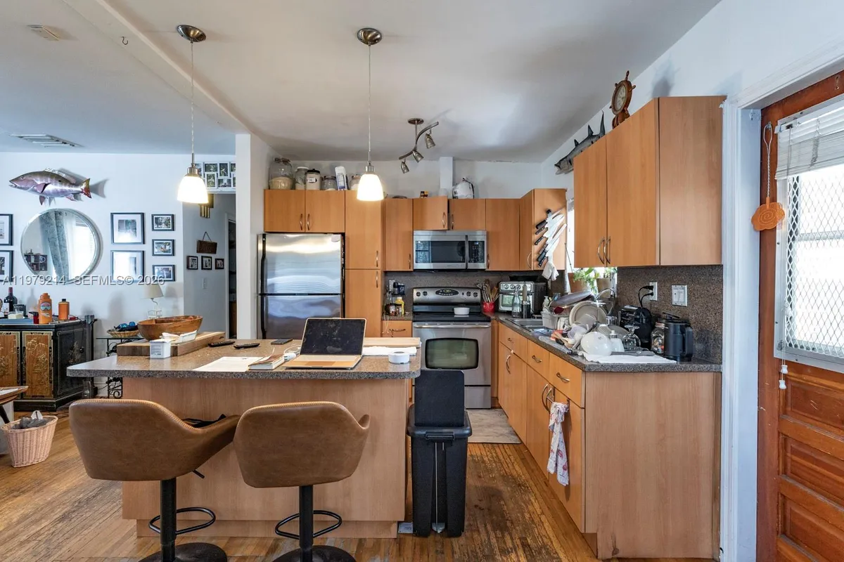 2710 SW 28th Ct, Miami FL 33133