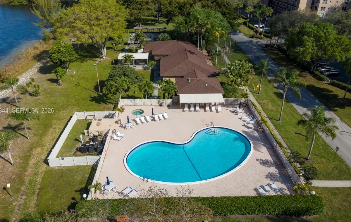 4550 NW 18th Ave # 206, Deerfield Beach FL 33064