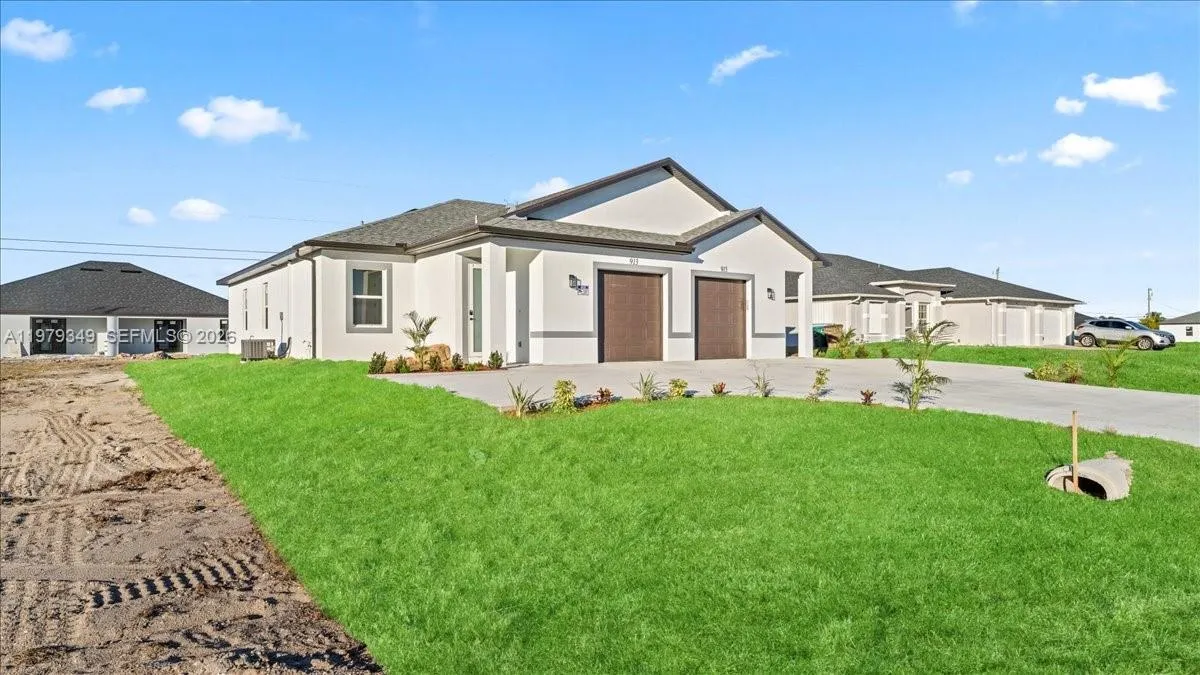 826/828 DIPLOMAT PKWY E, Cape Coral FL 33909