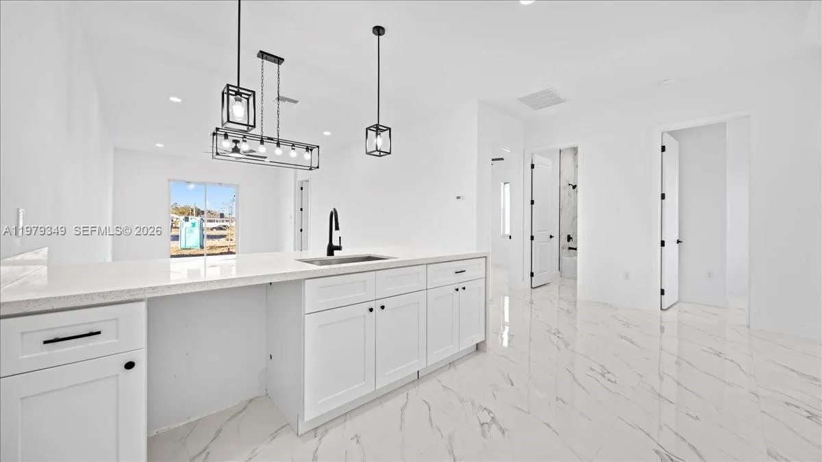 826/828 DIPLOMAT PKWY E, Cape Coral FL 33909