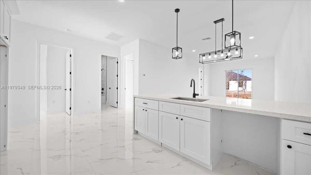 826/828 DIPLOMAT PKWY E, Cape Coral FL 33909