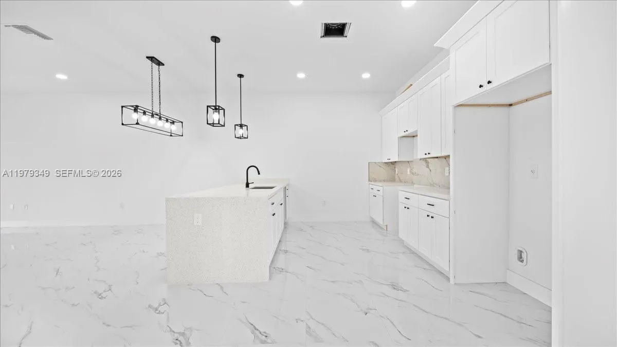 826/828 DIPLOMAT PKWY E, Cape Coral FL 33909