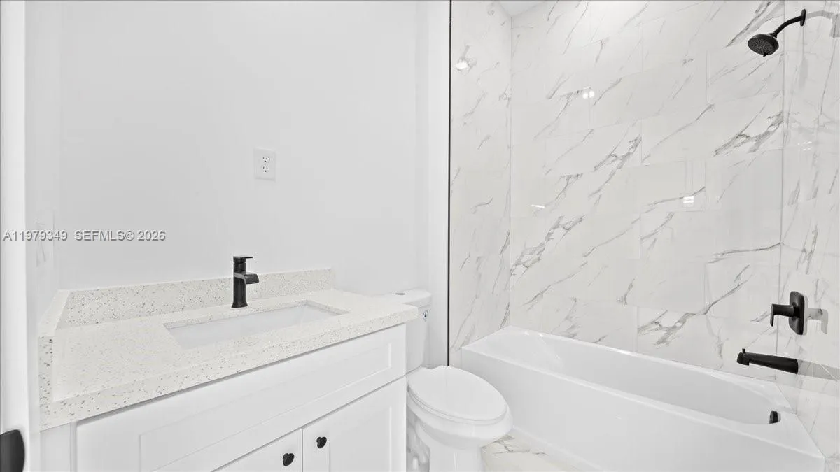 826/828 DIPLOMAT PKWY E, Cape Coral FL 33909