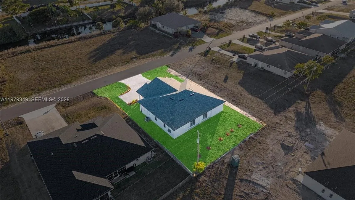 826/828 DIPLOMAT PKWY E, Cape Coral FL 33909