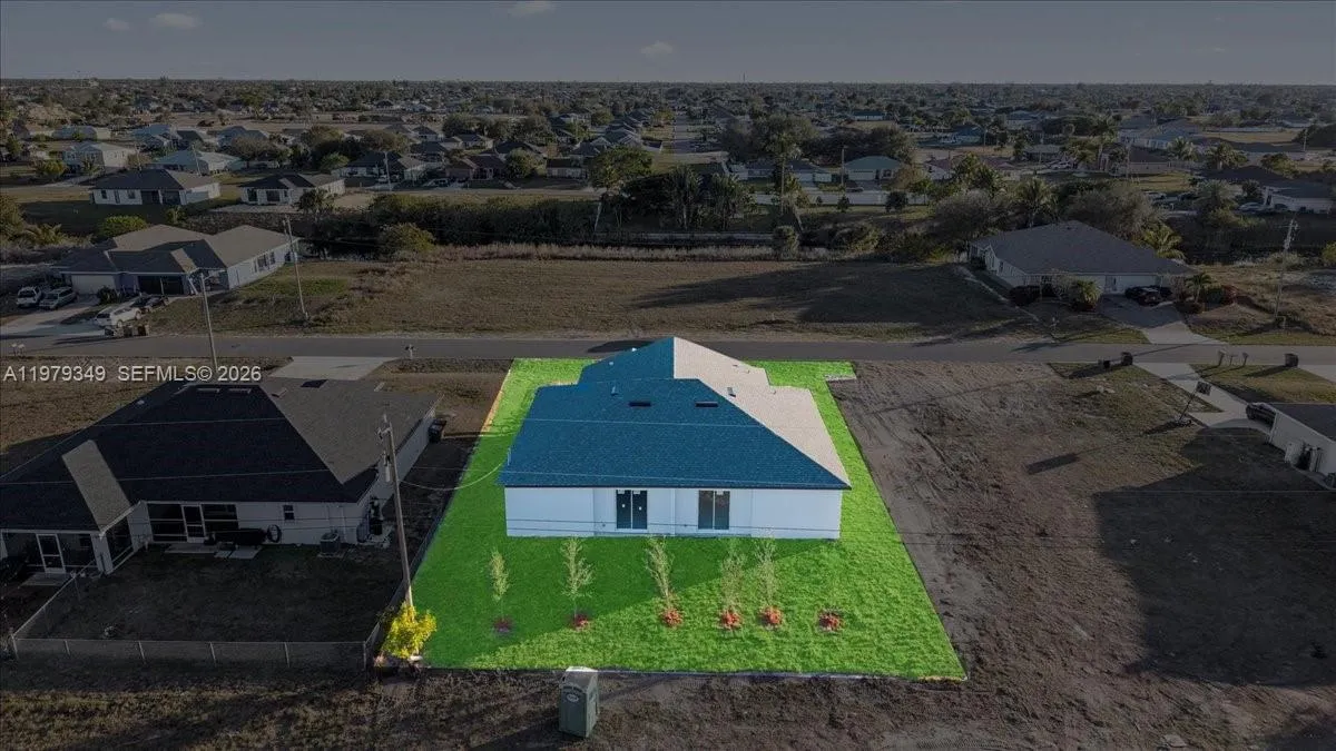 826/828 DIPLOMAT PKWY E, Cape Coral FL 33909