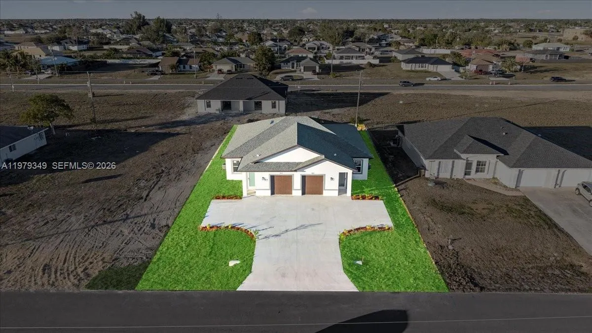 826/828 DIPLOMAT PKWY E, Cape Coral FL 33909