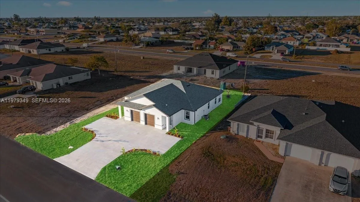 826/828 DIPLOMAT PKWY E, Cape Coral FL 33909