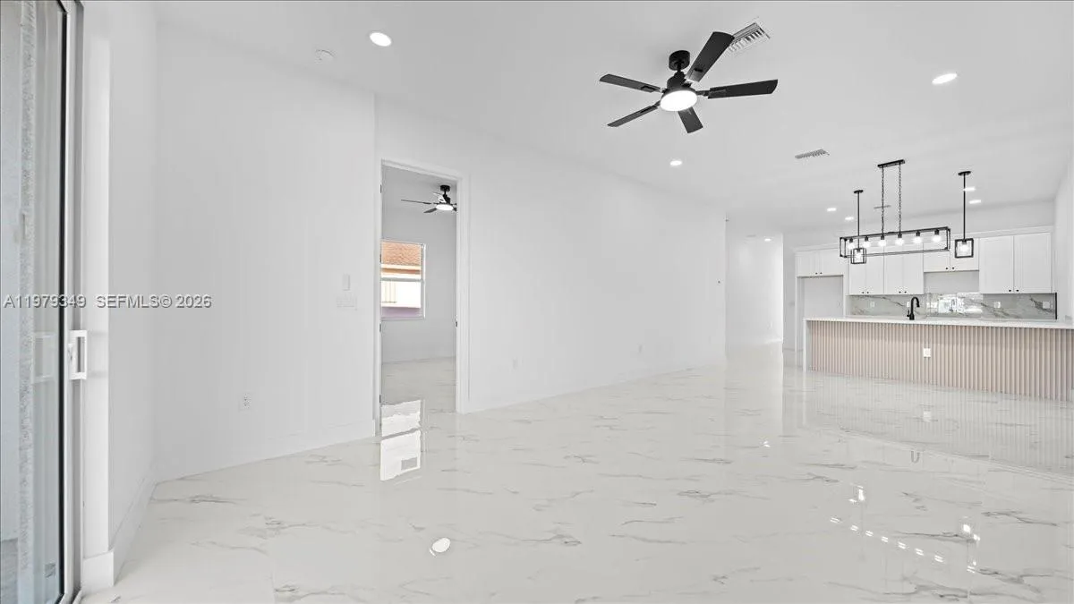 826/828 DIPLOMAT PKWY E, Cape Coral FL 33909