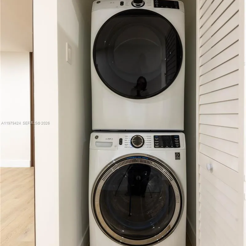 6070 SW 42nd St, Miami FL 33155