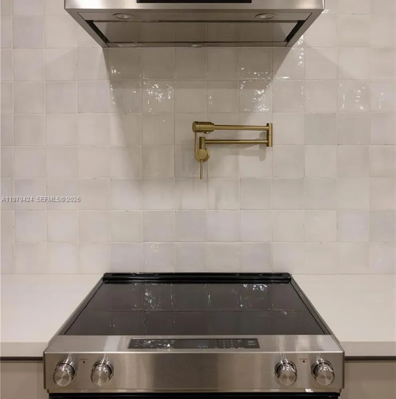 6070 SW 42nd St, Miami FL 33155