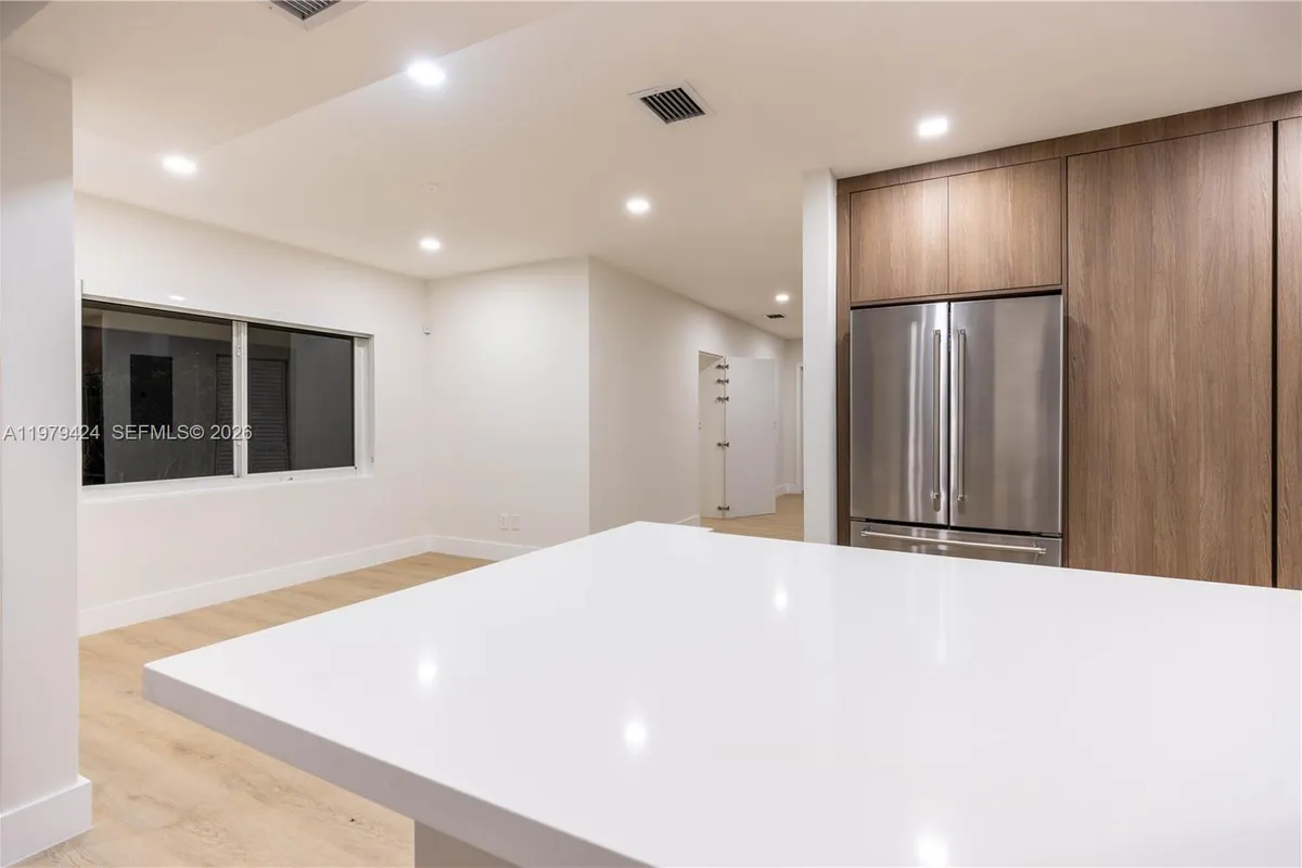 6070 SW 42nd St, Miami FL 33155