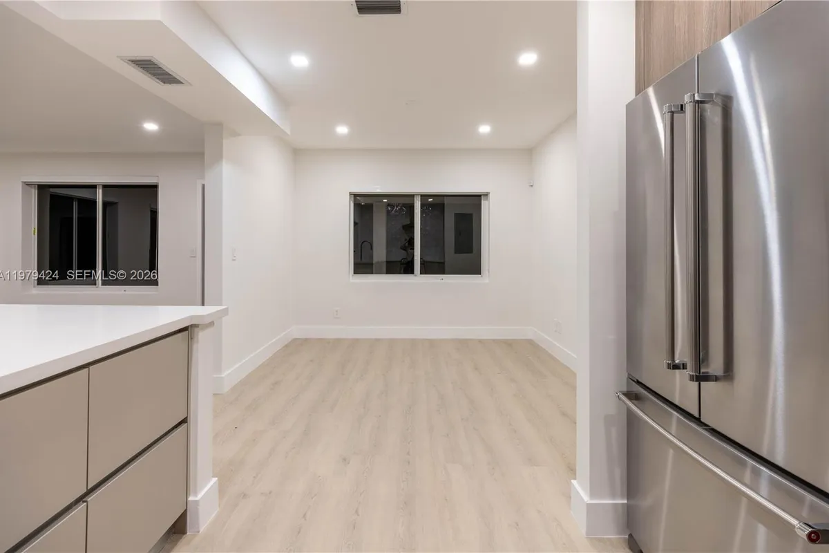 6070 SW 42nd St, Miami FL 33155