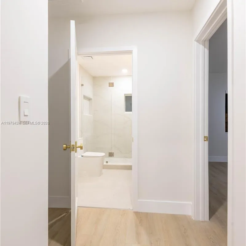 6070 SW 42nd St, Miami FL 33155