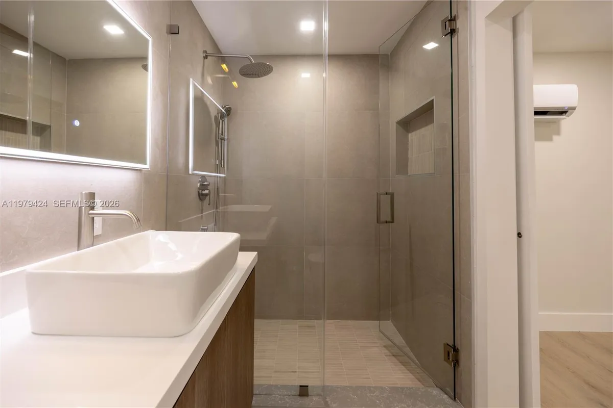 6070 SW 42nd St, Miami FL 33155