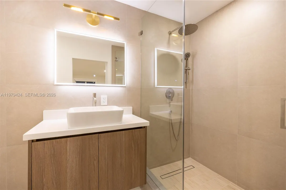 6070 SW 42nd St, Miami FL 33155