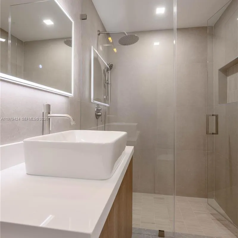 6070 SW 42nd St, Miami FL 33155