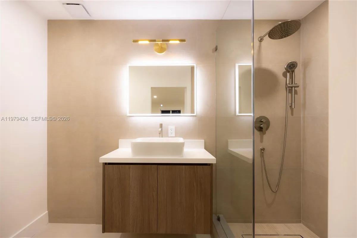 6070 SW 42nd St, Miami FL 33155