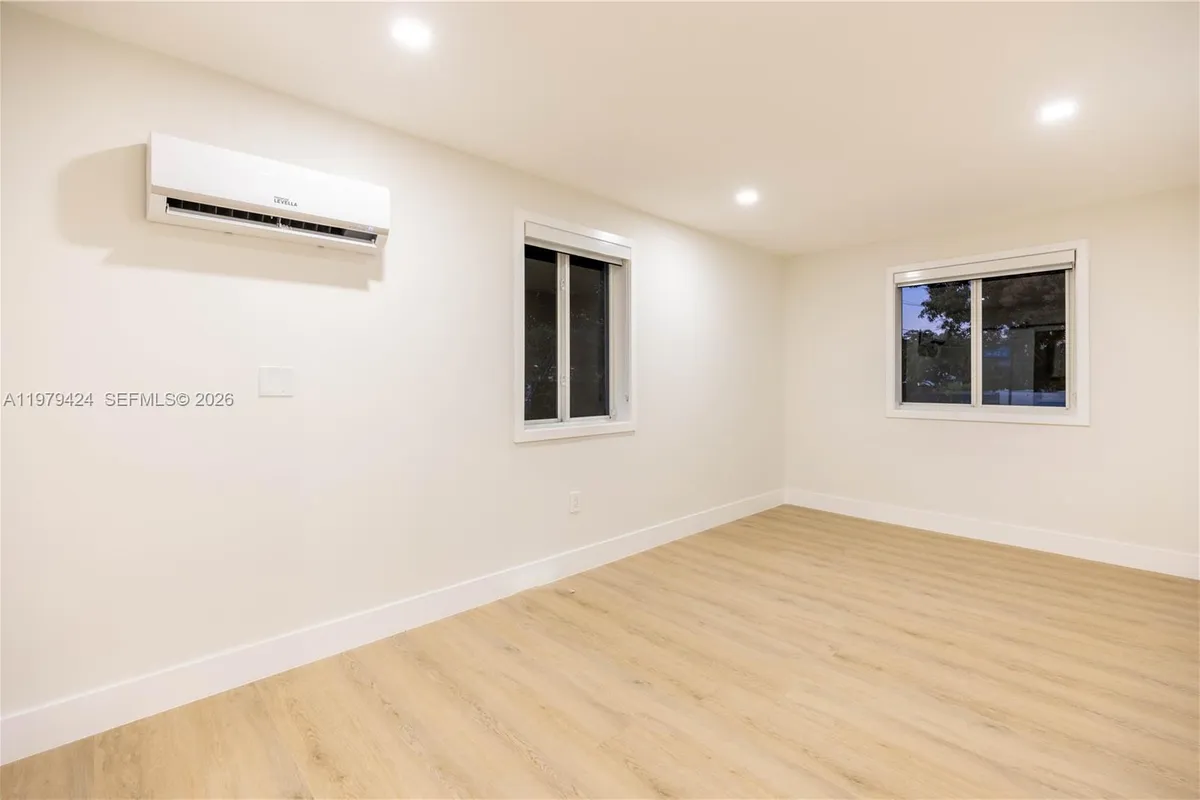 6070 SW 42nd St, Miami FL 33155