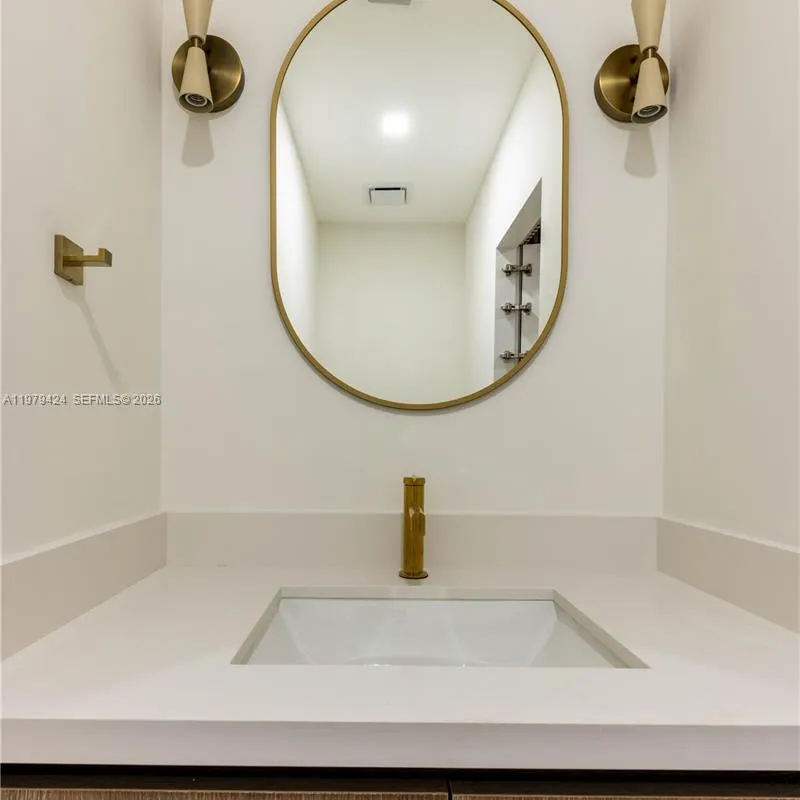 6070 SW 42nd St, Miami FL 33155