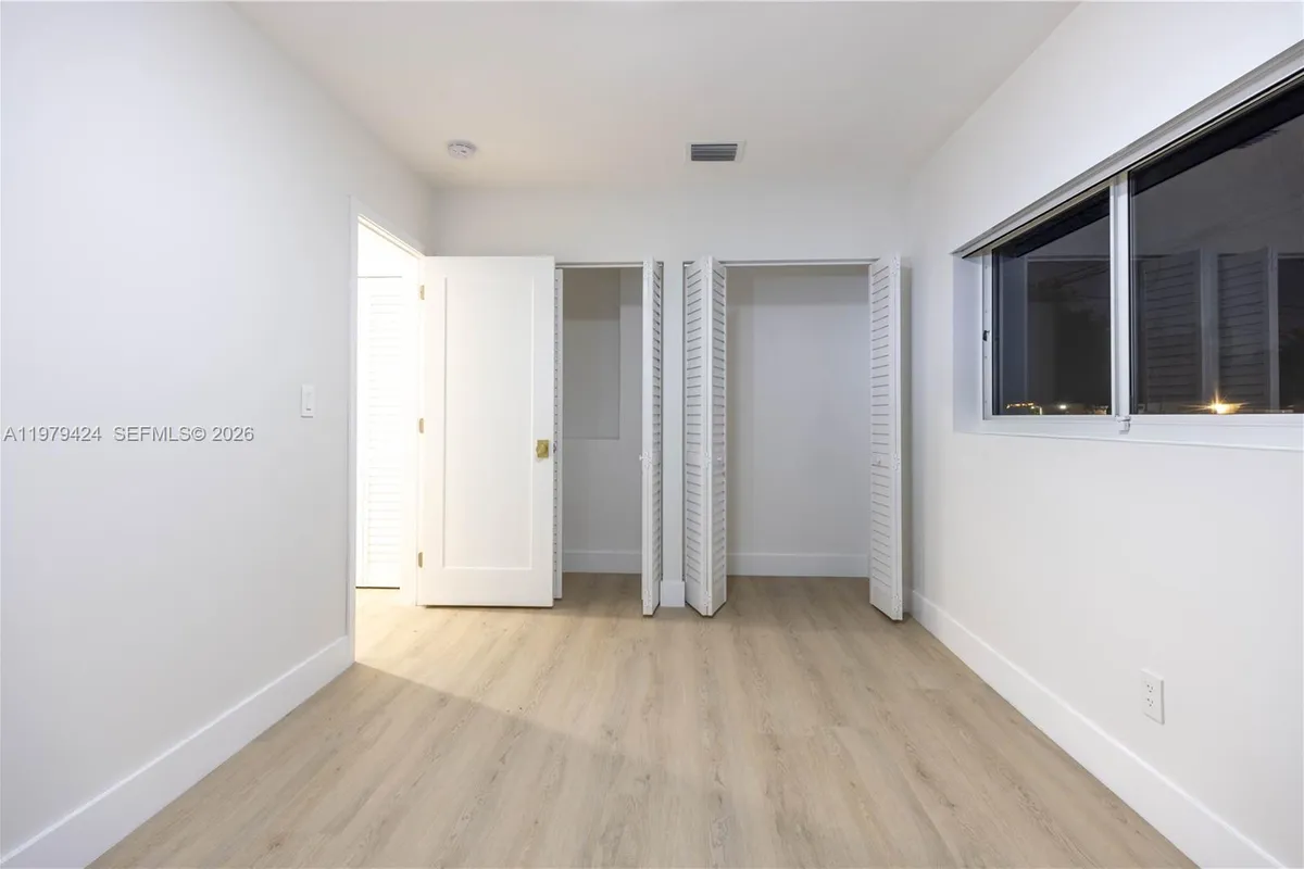 6070 SW 42nd St, Miami FL 33155