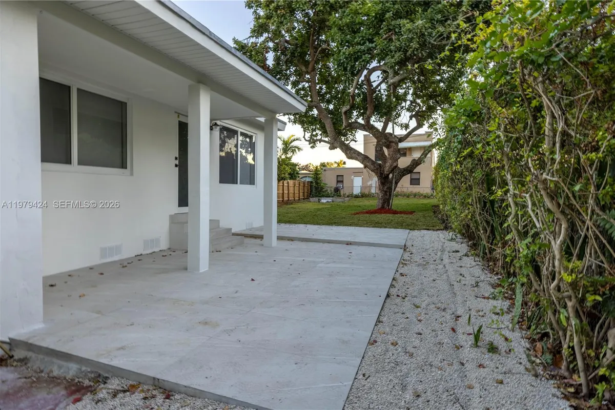 6070 SW 42nd St, Miami FL 33155