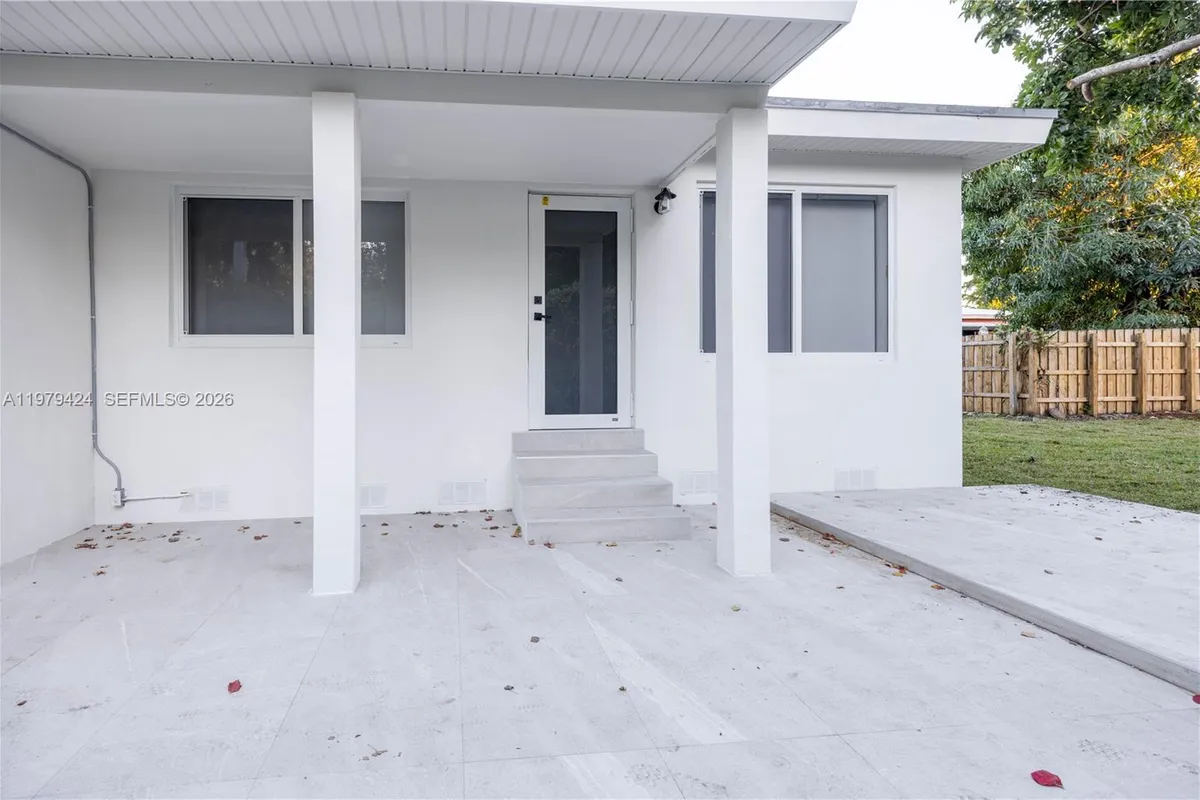 6070 SW 42nd St, Miami FL 33155