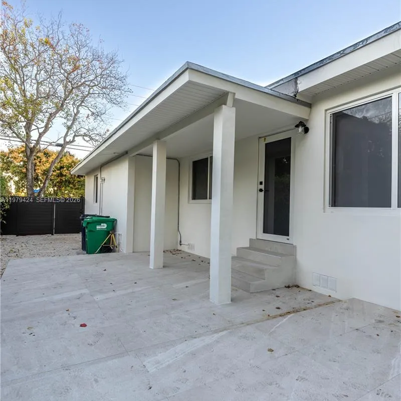 6070 SW 42nd St, Miami FL 33155