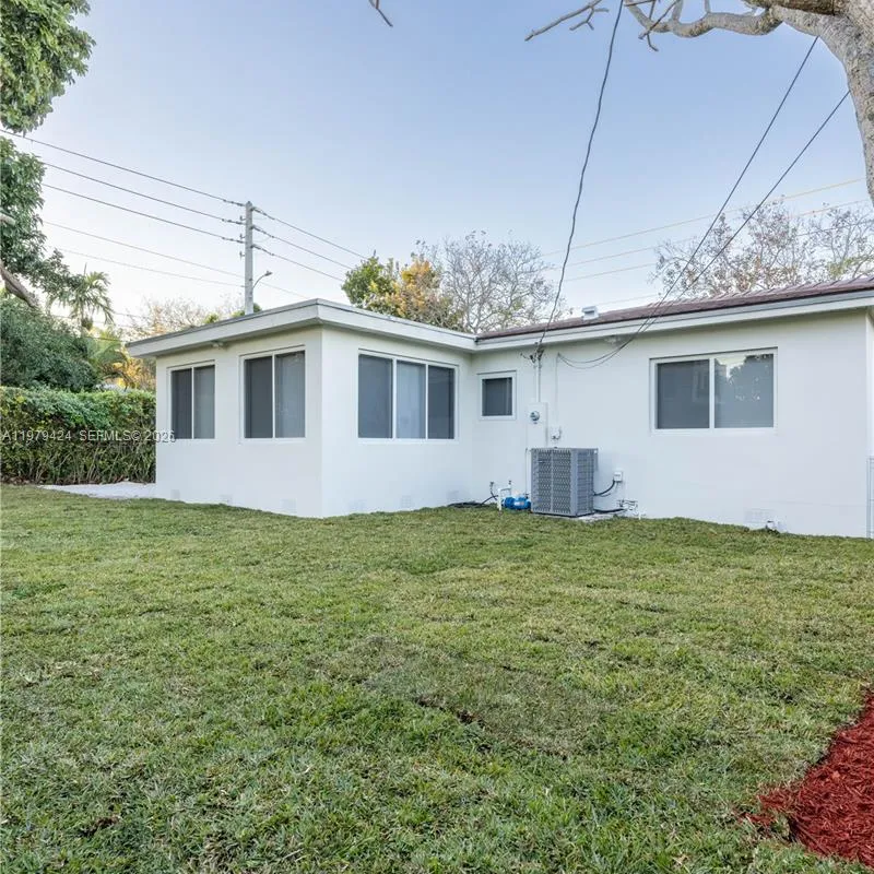 6070 SW 42nd St, Miami FL 33155