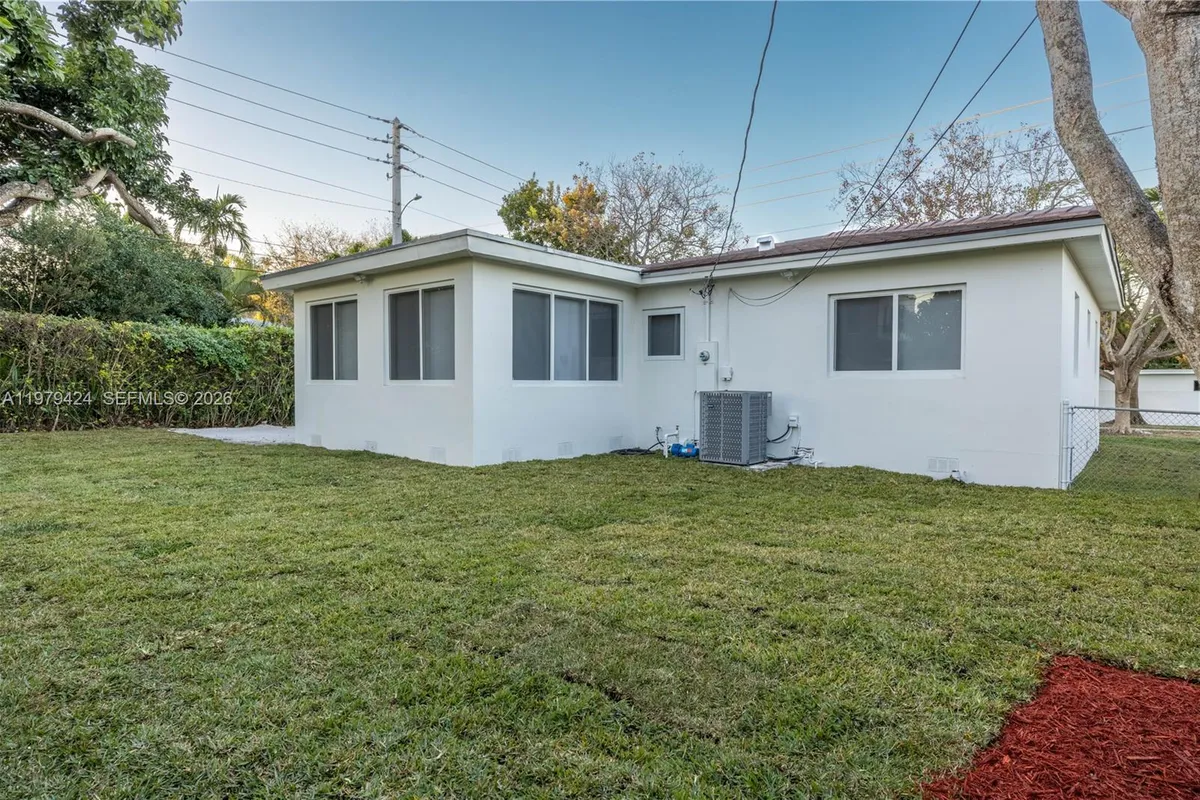 6070 SW 42nd St, Miami FL 33155